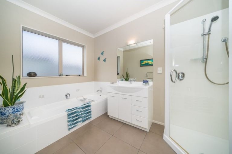 Photo of property in 87 Ruapehu Drive, Fitzherbert, Palmerston North, 4410