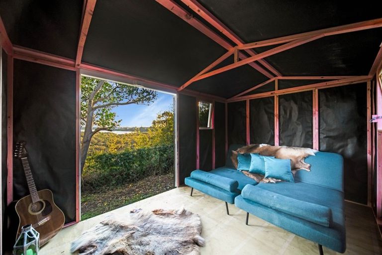 Photo of property in 1/16 Roseburn Place, Pakuranga, Auckland, 2010