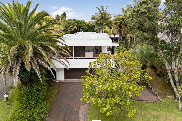 Photo of property in 15 Perendale Close, Somerville, Auckland, 2014