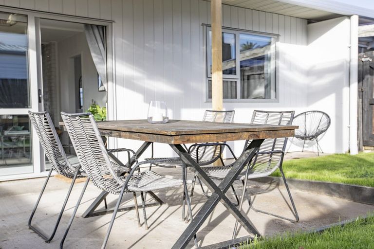 Photo of property in 2/44 Beach Road, Katikati, 3129