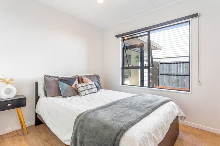 Photo of property in 10 Amery Place, West Harbour, Auckland, 0618