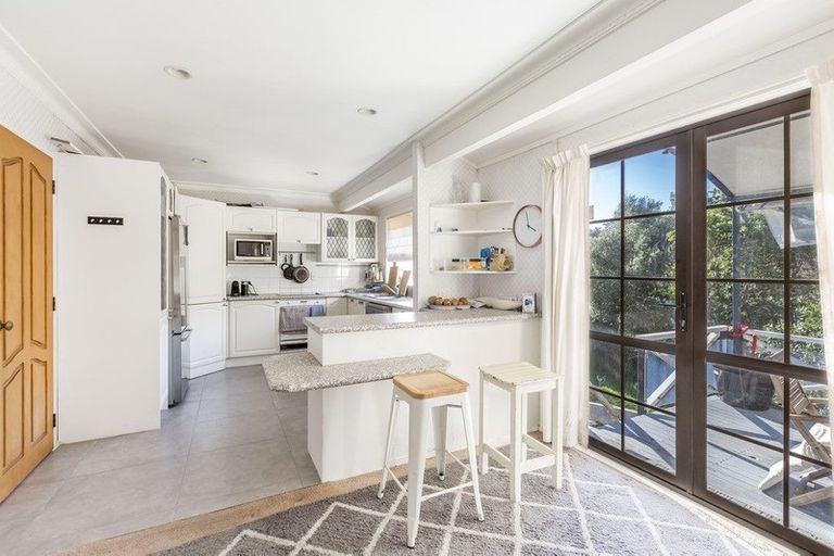 Photo of property in 30 Hoskins Avenue, Hillsborough, Auckland, 1042