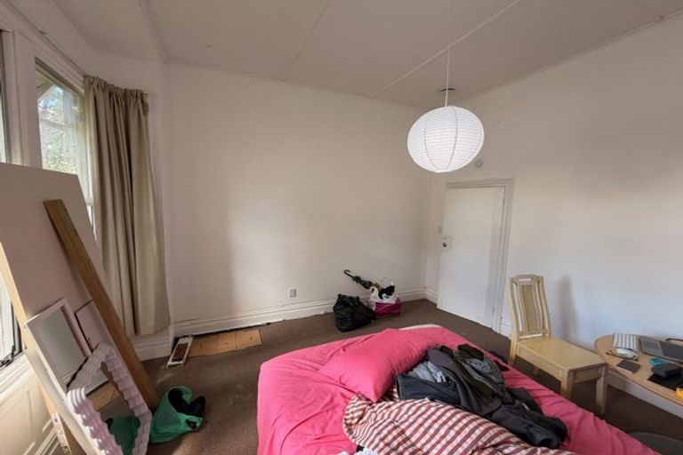 Photo of property in 60 Kelburn Parade, Kelburn, Wellington, 6012