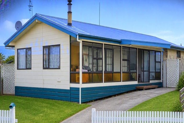 Photo of property in 8 Harrod Avenue, Foxton Beach, Foxton, 4815
