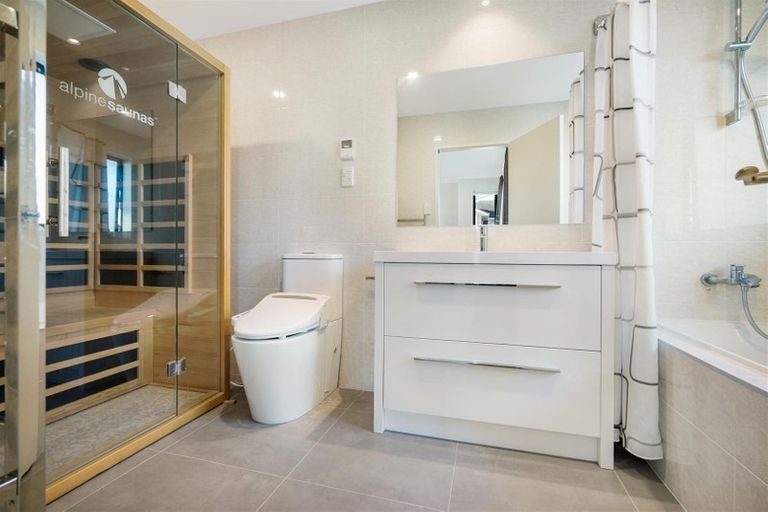 Photo of property in 6 Resolution Drive, Gulf Harbour, Whangaparaoa, 0930