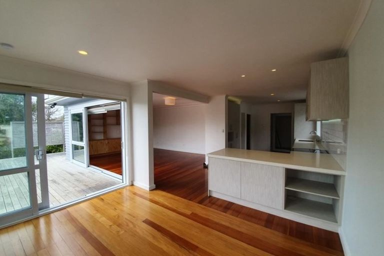 Photo of property in 21 Crispe Road, Clarks Beach, 2122