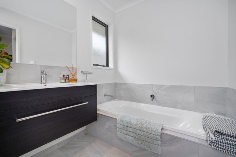 Photo of property in 2 Kahawai Close, Pyes Pa, Tauranga, 3112