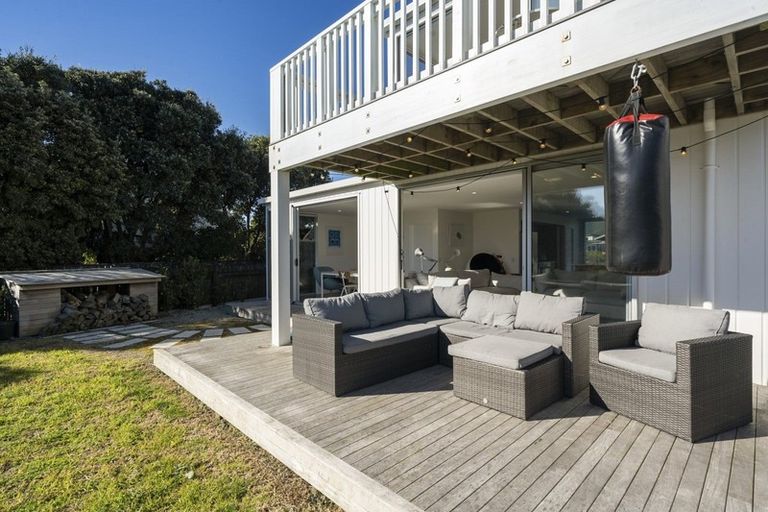 Photo of property in 7 Olliver Grove, Waikanae Beach, Waikanae, 5036