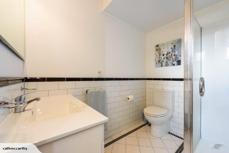 Photo of property in 17 Saint Michaels Crescent, Kelburn, Wellington, 6012