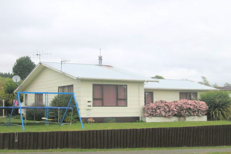 Photo of property in 2 Holland Grove, Richmond Heights, Taupo, 3330