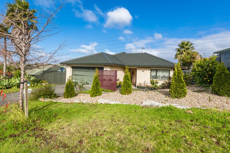 Photo of property in 36 Broadfield Street, Massey, Auckland, 0614