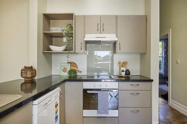 Photo of property in 125 Wellington Street, Picton, 7220