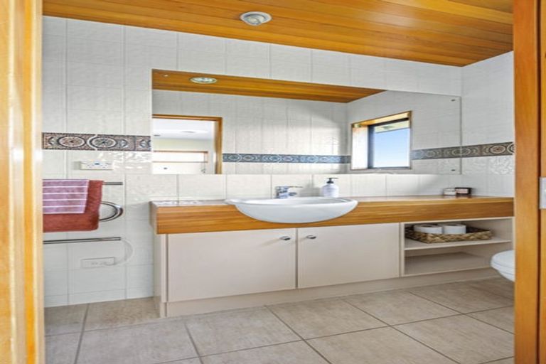 Photo of property in 115 Grand Drive, Orewa, 0931