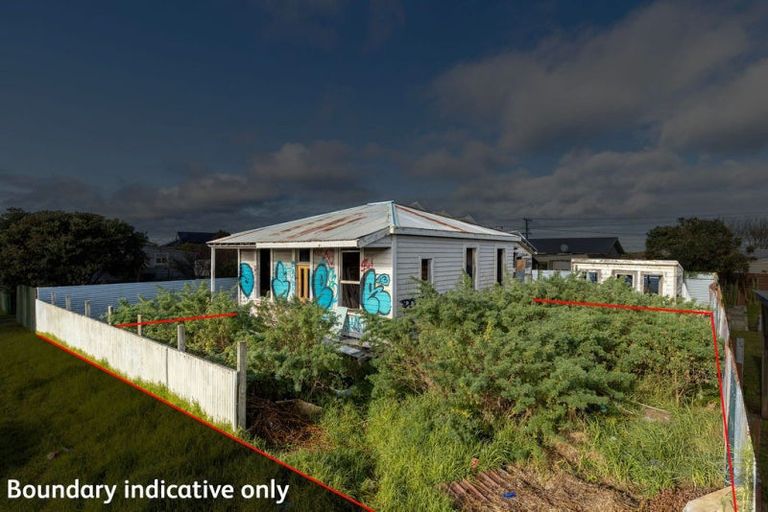 Photo of property in 87 Hinau Street, Castlecliff, Wanganui, 4501
