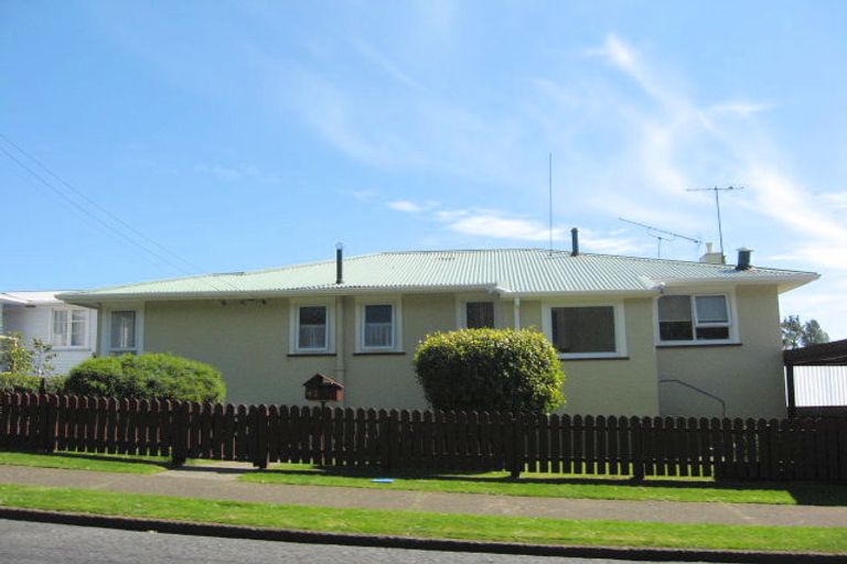 Photo of property in 42 Govett Avenue, Frankleigh Park, New Plymouth, 4310