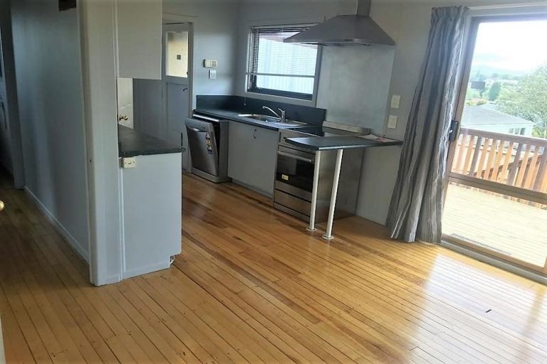 Photo of property in 21 Kirrie Avenue, Te Atatu South, Auckland, 0610