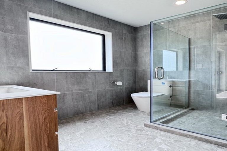 Photo of property in 130 Skulander Crescent, Orewa, 0931