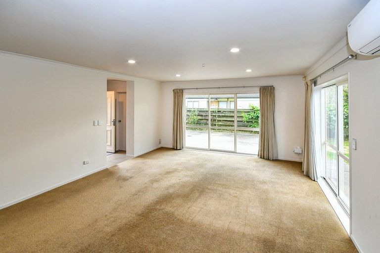 Photo of property in 356a Great South Road, Opaheke, Papakura, 2113