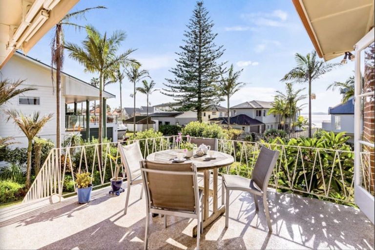 Photo of property in 7 Luke Place, Eastern Beach, Auckland, 2012