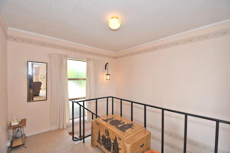 Photo of property in 18 Harbour View Road, Leigh, 0985