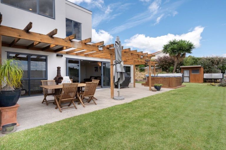 Photo of property in 42 Oteki Park Drive, Welcome Bay, Tauranga, 3112