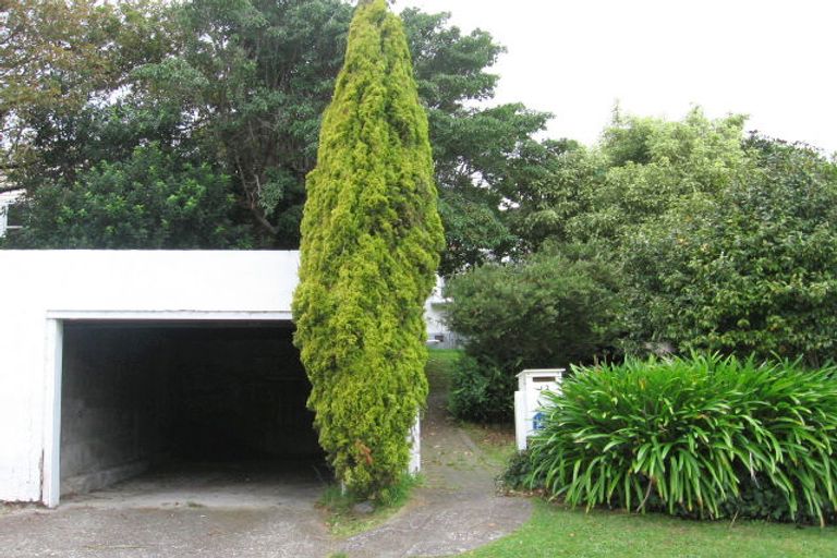 Photo of property in 13 Roy Street, Tawa, Wellington, 5028