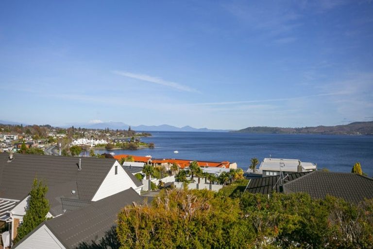 Photo of property in 12 Harvey Street, Waipahihi, Taupo, 3330