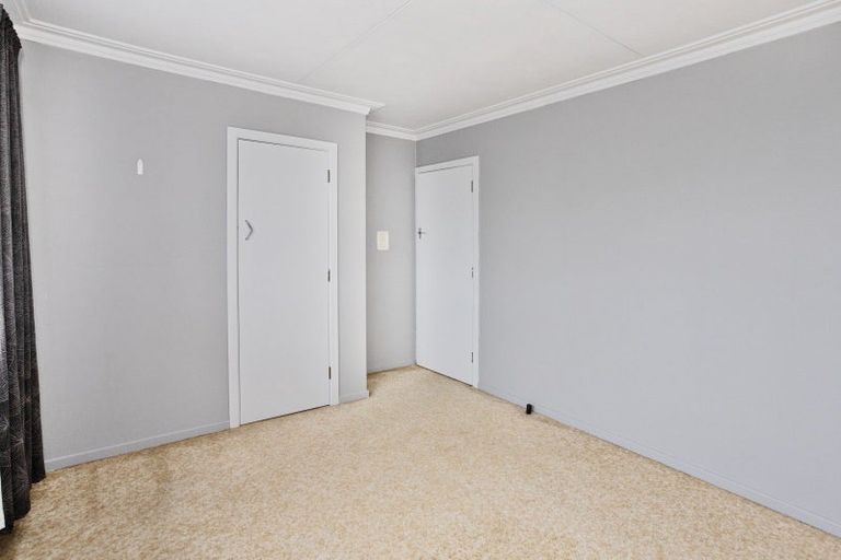 Photo of property in 18 Kilmarnock Street, Wallacetown, 9816