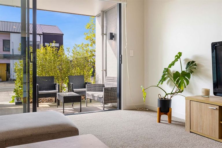 Photo of property in 2/3 Genevieve Lane, Hobsonville, Auckland, 0616