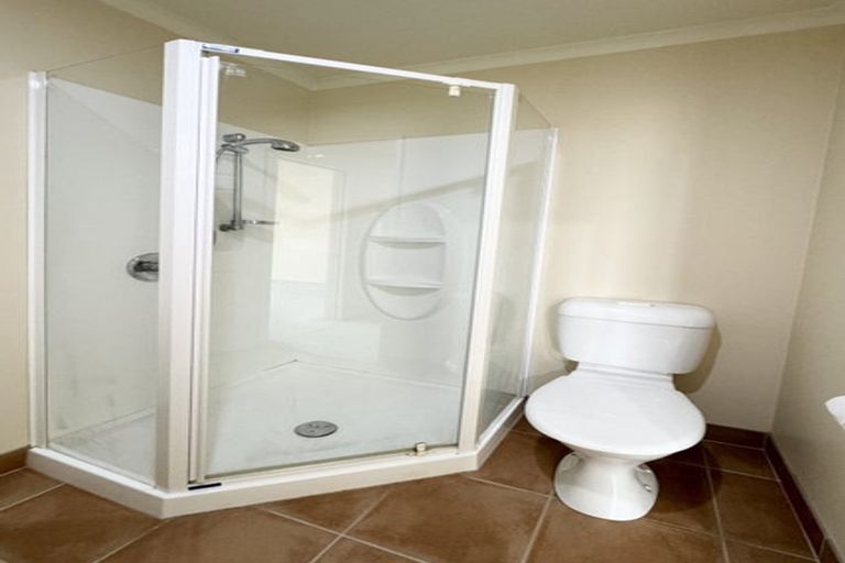 Photo of property in 42 Summerland Drive, Henderson, Auckland, 0612