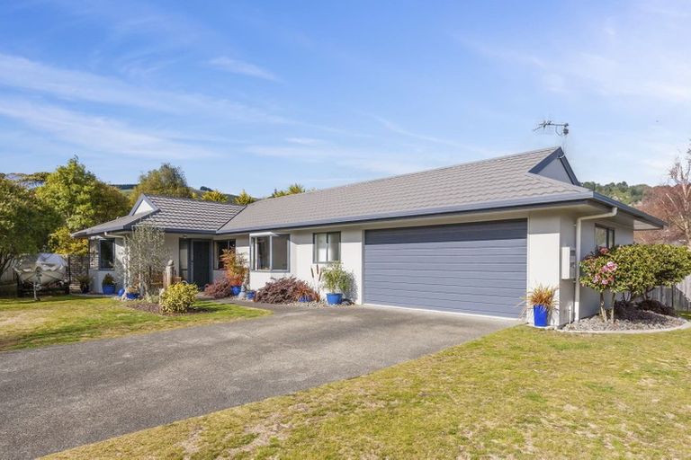 Photo of property in 10 Yasmin Lane, Kinloch, Taupo, 3377