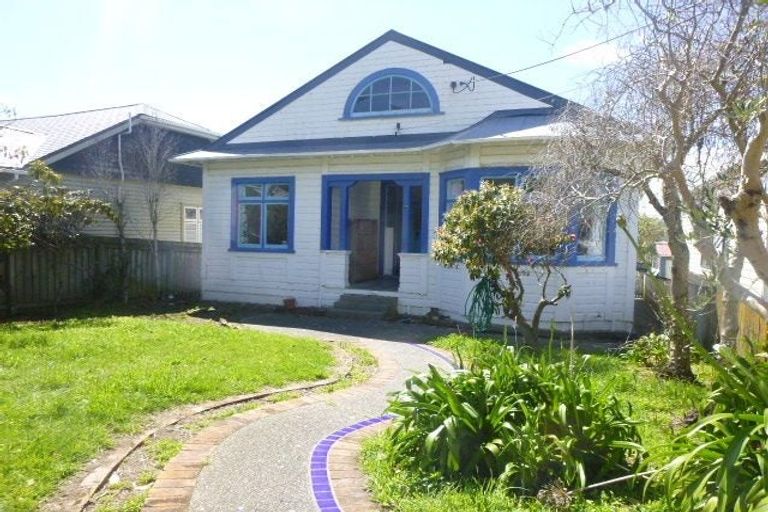 Photo of property in 79 Queens Drive, Lyall Bay, Wellington, 6022