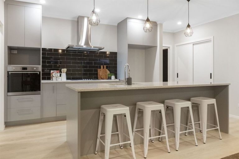 Photo of property in 20 Rotorua Grove, Aotea, Porirua, 5024