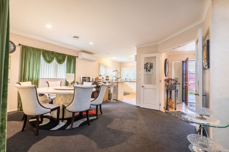 Photo of property in 36 Broadfield Street, Massey, Auckland, 0614