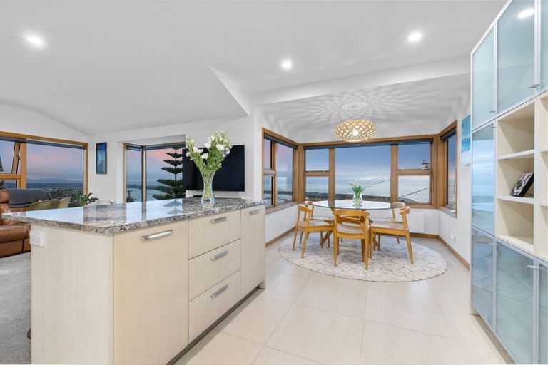 Photo of property in 109 Moncks Spur Road, Redcliffs, Christchurch, 8081