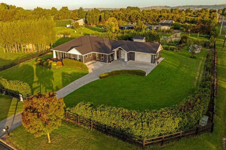 Photo of property in 2 Tutakarae Road, Kelvin Grove, Palmerston North, 4470
