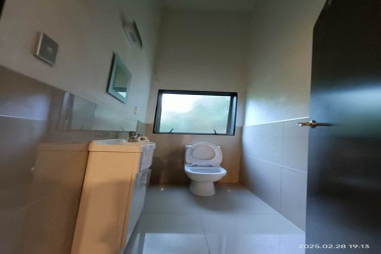 Photo of property in 2/274 Glamorgan Drive, Northcross, Auckland, 0630