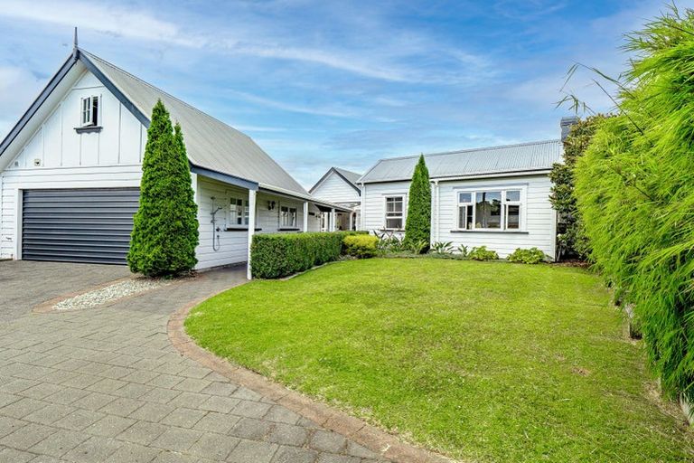 Photo of property in 38 Waiwaka Terrace, Strandon, New Plymouth, 4312
