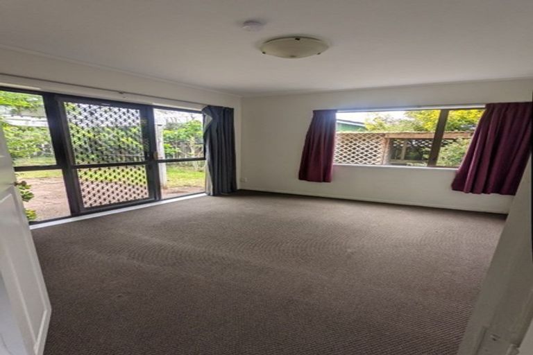 Photo of property in 2 Ti Nana Crescent, Henderson, Auckland, 0610