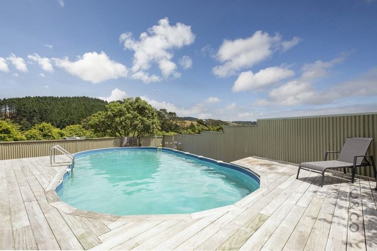 Photo of property in 913 Peak Road, Helensville, 0875