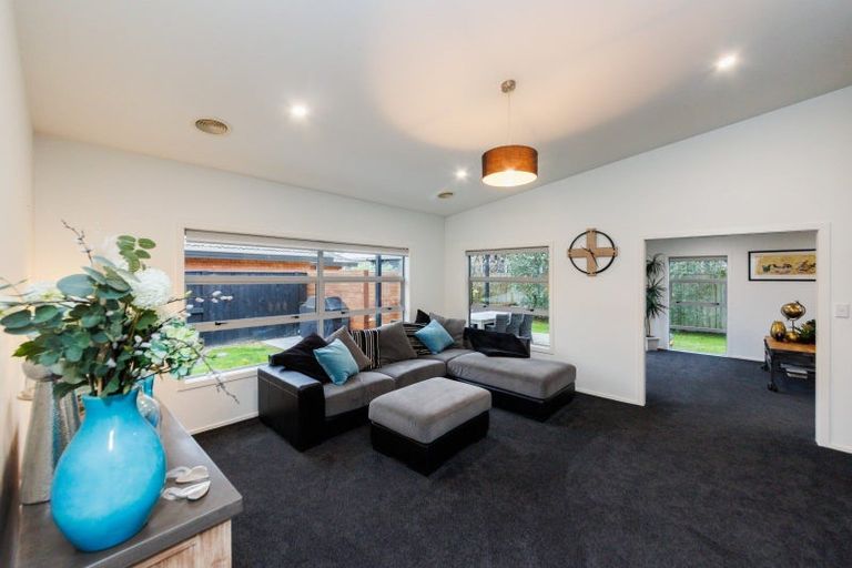Photo of property in 25 Medallion Court, Kelvin Grove, Palmerston North, 4414