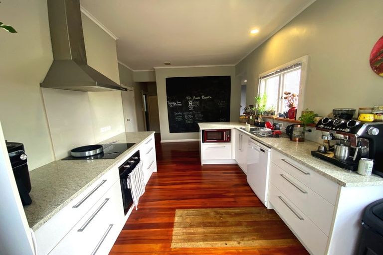 Photo of property in 55 Titirangi Road, New Lynn, Auckland, 0600