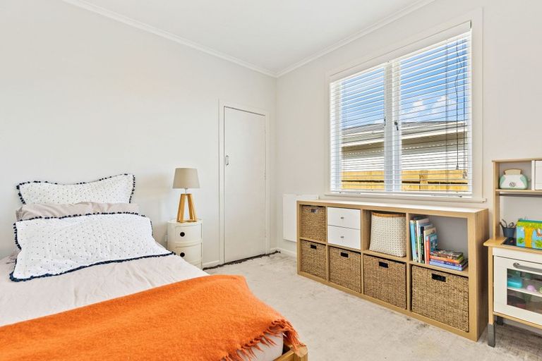 Photo of property in 12 Renata Crescent, Te Atatu Peninsula, Auckland, 0610