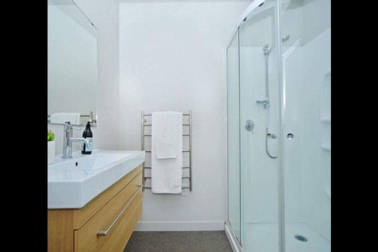 Photo of property in 9 Rarangi Way, Owhiro Bay, Wellington, 6023