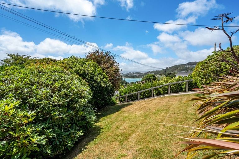 Photo of property in 76 Bayview Road, Paremata, Porirua, 5024
