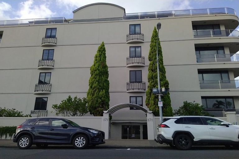 Photo of property in Mon Desir Apartments, 173 Hurstmere Road, Takapuna, Auckland, 0622