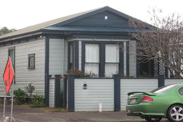 Photo of property in 77 Victoria Avenue, Palmerston North, 4410