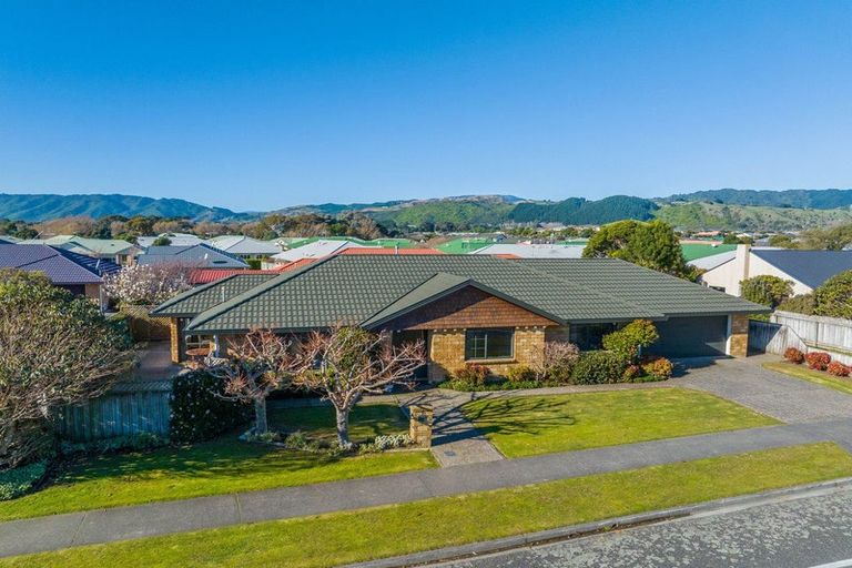 Photo of property in 80 Guildford Drive, Paraparaumu, 5032