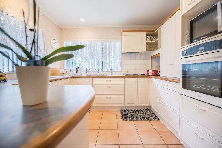 Photo of property in 36 Broadfield Street, Massey, Auckland, 0614