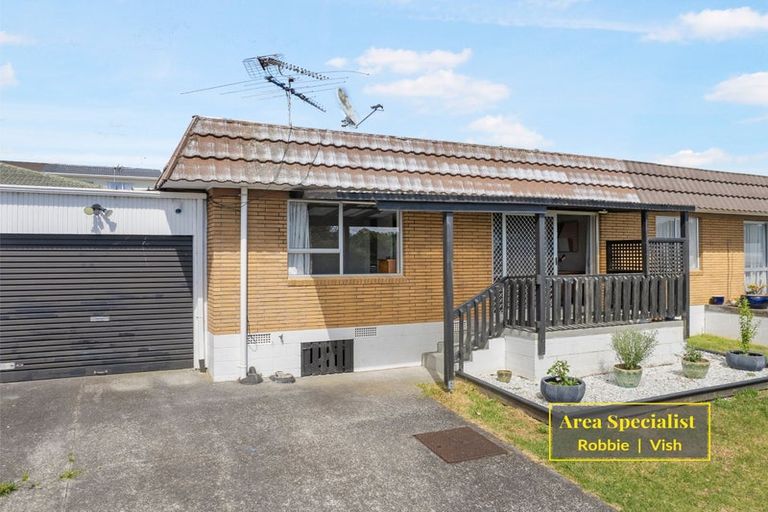 Photo of property in 2/94 Lynwood Road, New Lynn, Auckland, 0600